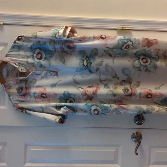 Like new short sleeve floral satiny nightie button size L - Picture 1 of 13